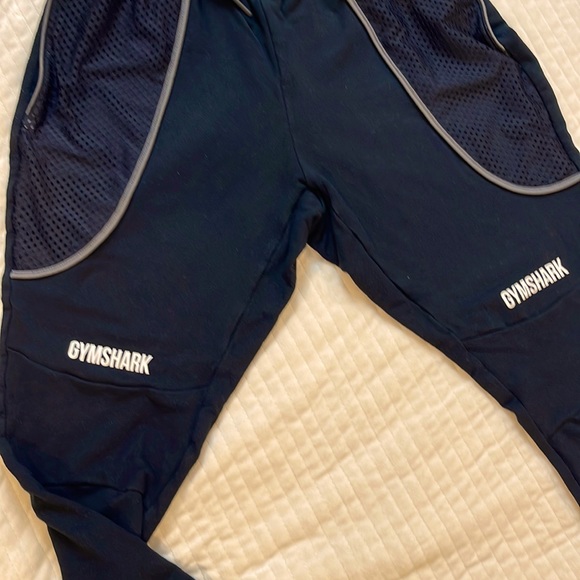 GYMSHARK Two-Piece Cropped Set - Picture 7 of 8